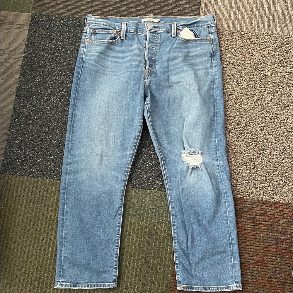 Levi's Women's Wedgie Straight button fly distressed 34